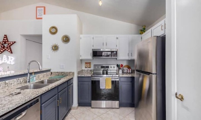 Paradise Valley Village House | Paradise Village rental house
