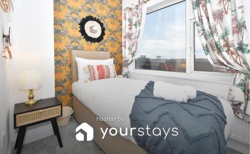 Stoke-on-Trent Apartment | Parotia House by YourStays - 3 Bedroom House in Stoke-on-Trent