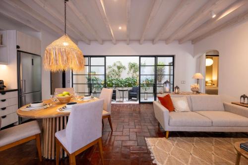 Zona Centro Apartment | Paseo del Centro I Luxury Condominio Boutique I Centro Histórico