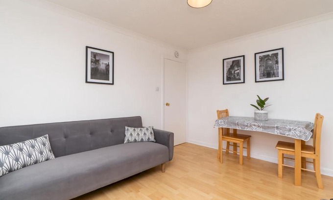 Bath Apartment | Pass the Keys One bed flat with stunning views and free parking