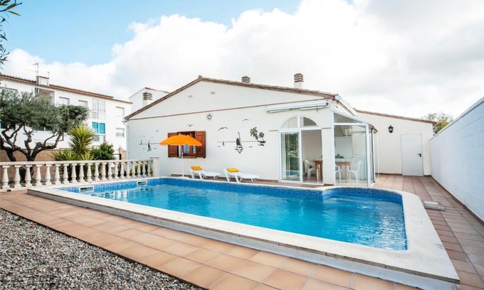 L'Escala Villa | Patrick