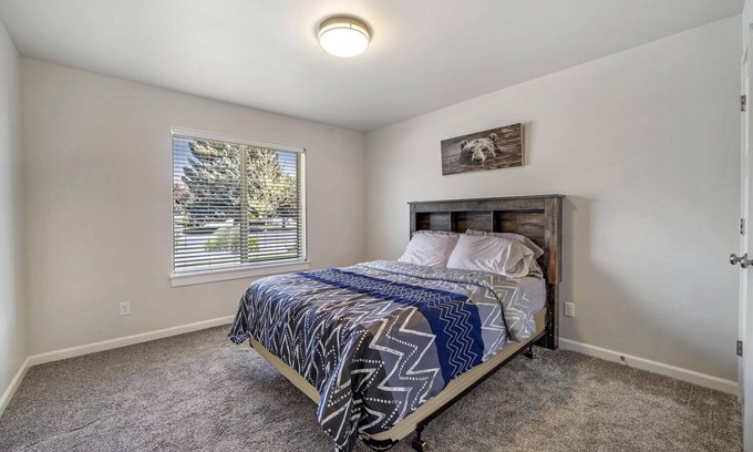 Twin Falls House | Pawsitively Perfect: New Pet-Friendly Home in Ideal Location!"