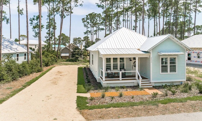 Carrabelle House | Peaceful coastal retreat! Pool and beach, book now and bring your boat!