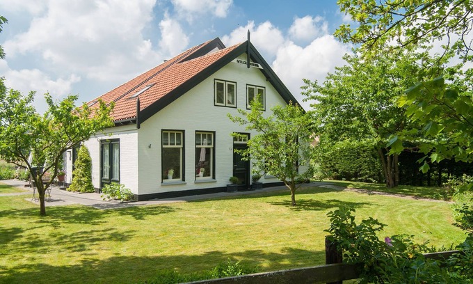 Schoorl House | Peaceful Dune Retreat with Garden