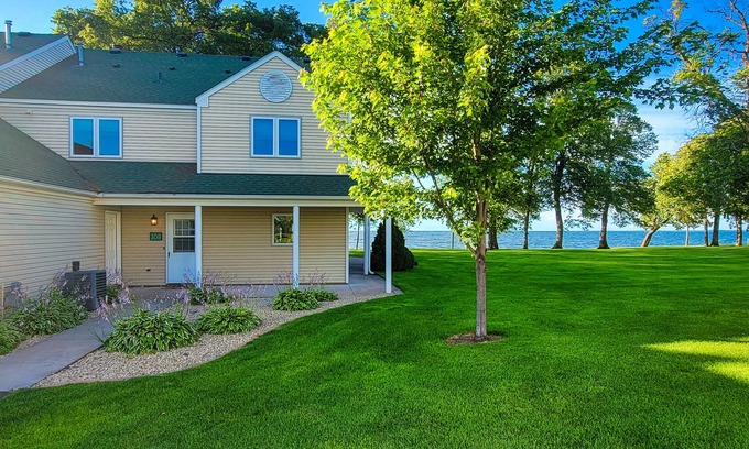 Onamia House | Peaceful End-Unit With Panoramic Lake Views! Perfect For All Seasons!