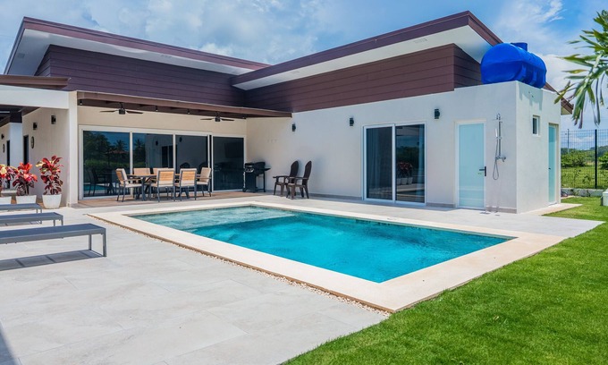 Esterillos Este House | Peaceful home with patio, grill, fast WiFi & 2-min walk to quiet beach