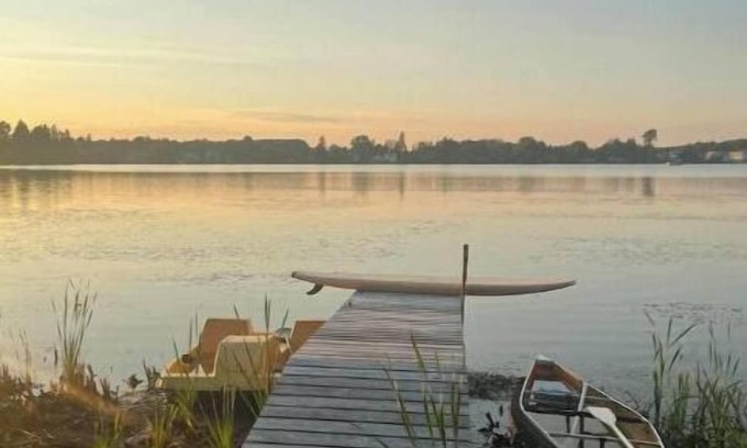 Mauricie House | Peaceful Lakeside Bungalow on Lac à la Tortue