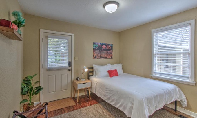Midtown Apartment | Peaceful Retreat in Gated Midtown Community