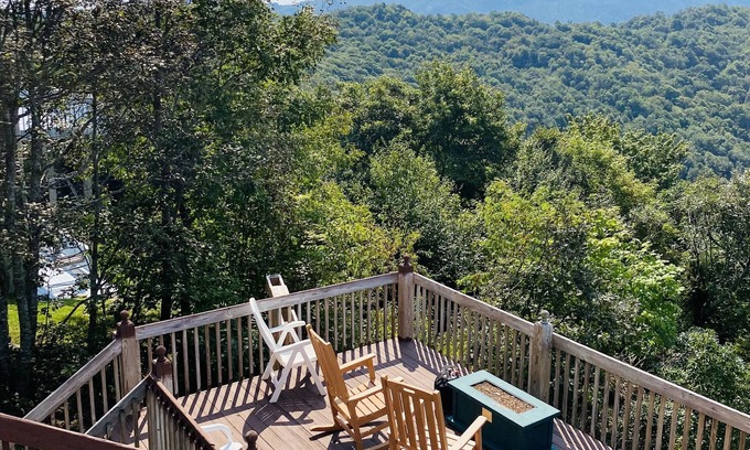 Seven Devils House | Peaks at Windy Knob