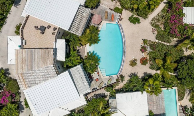 Leeward Settlement House | Pelican's Nest #4 · Oceanview 3 Bed Villa - Steps to Grace Bay Beach 4