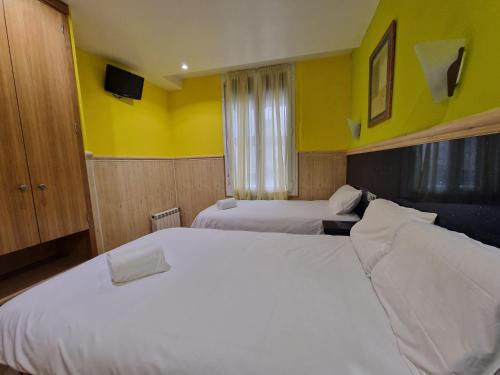 Old Town House | Pension Izar Bat Guesthouse