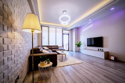 Tractorul Apartment | Penthouse Chic by Landev