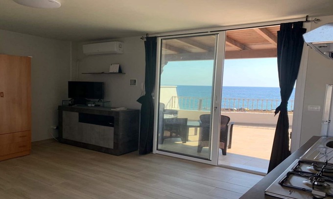 Torre San Giovanni House | Penthouse Mare Verde Facing the sea