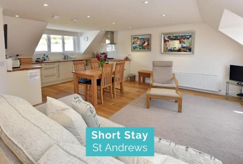 Pittenweem Apartment | Penthouse on the Harbour - Pittenweem