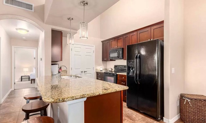 Parkwood Ranch Condo | Penthouse Suite with Sunset Views