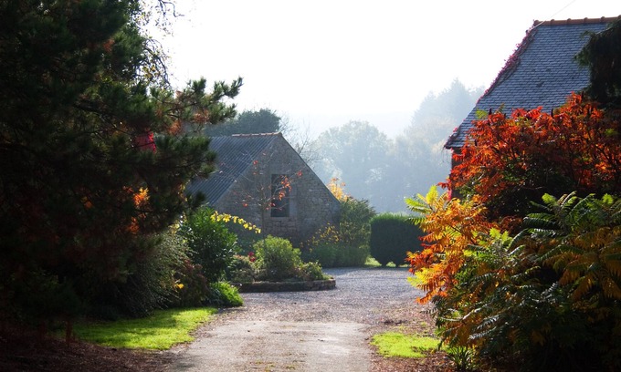 Ploerdut Cottage | Penty with covered and heated pool