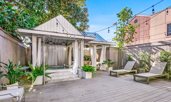 Irish Channel Apartment | Perfect Escape in Downtown W/ Shared Hot Tub, Steam Rooms, Sun Deck & Fast WiFi!