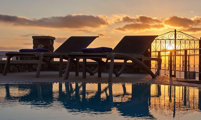 Fira Villa | Perfect for Families and Group of Friends. Amazing Caldera View. Private Pool.