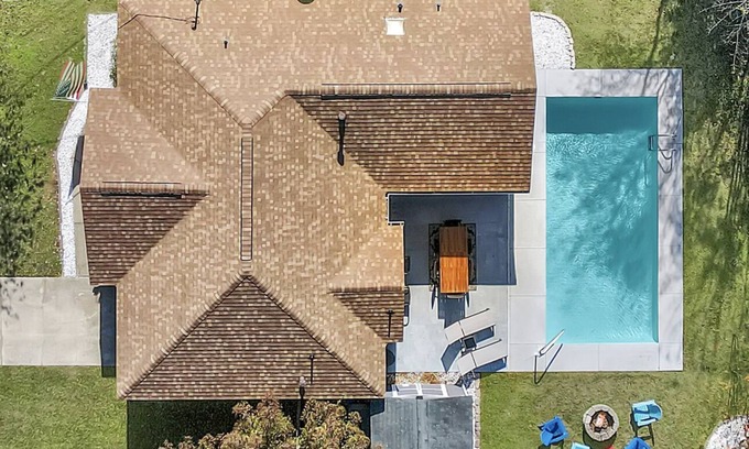 Navarre House | Perfect for families - Private pool, updated home!