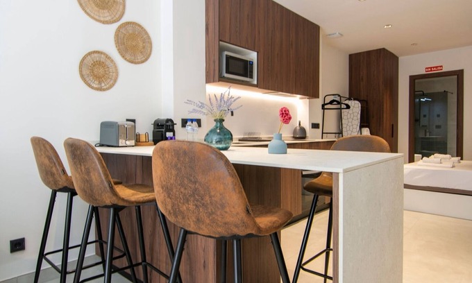 Sant Antoni Apartment | Perfect Getaway: Studio for 3 in Valencia