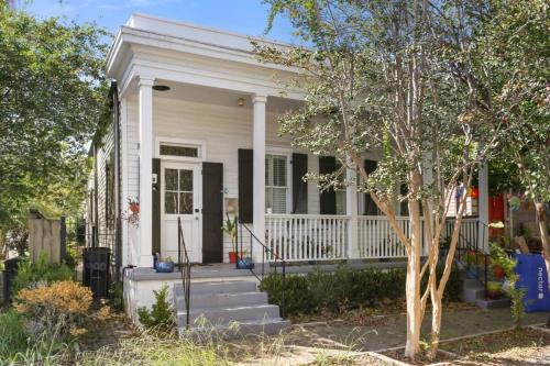 Faubourg Delachaise House | Perfectly Located 1 Bedroom I Uptown - Magazine St