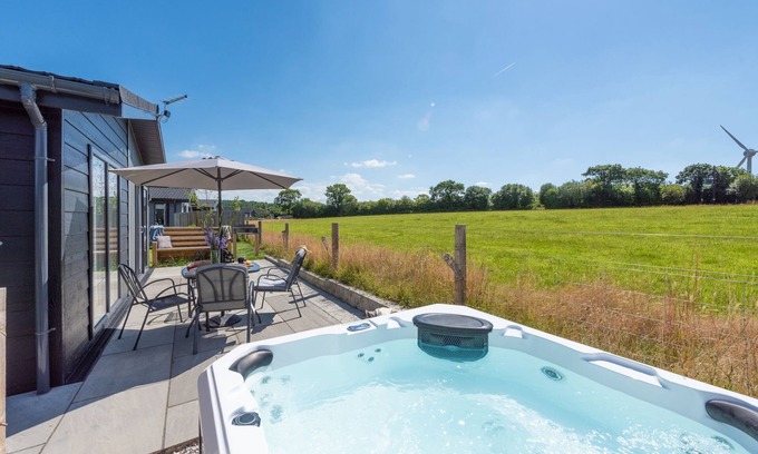 Mary Tavy House | Periwinkle Lodge, 3 Roadford Lake Lodges