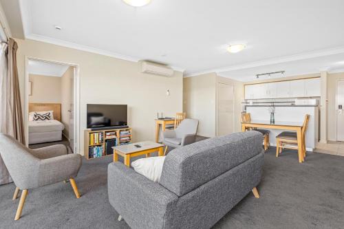 Perth Central Business District Apartment | Perth Family Getaway Pool & Parking