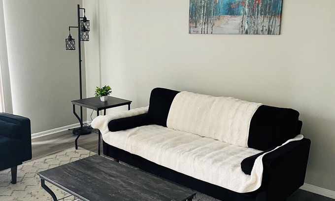 Elkins Park Apartment | Pet-Friendly 1BR Condo | Free Parking, Balcony, Walk-In Closet! Enjoy a peaceful and modern 1-bedroom retreat with everything you need to relax, work remotely, or explore the Philadelphia area!