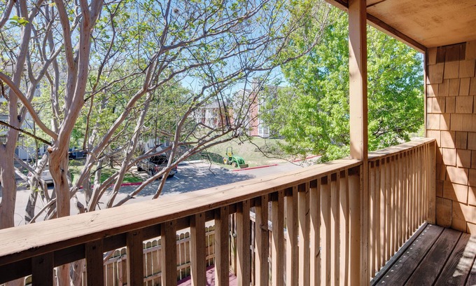 College Station Apartment | Pet-friendly Bryan Escape ~ 2 Mi to Texas A & M