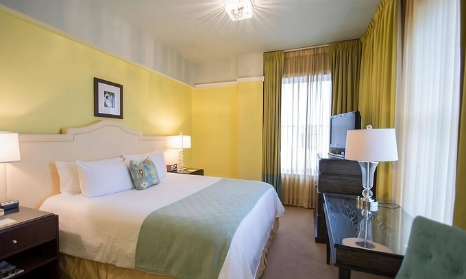 Goose Hollow Hotel | Pet-friendly Property! 2 Comfortable Units, Mini-golf Course, Pop- Up Cinema!