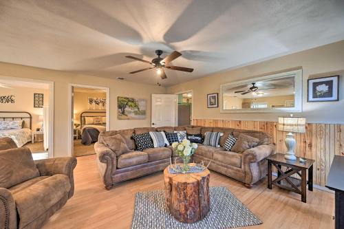 Broken Bow House | Pet-Friendly Shady Oaks Broken Bow Gem with Patio!