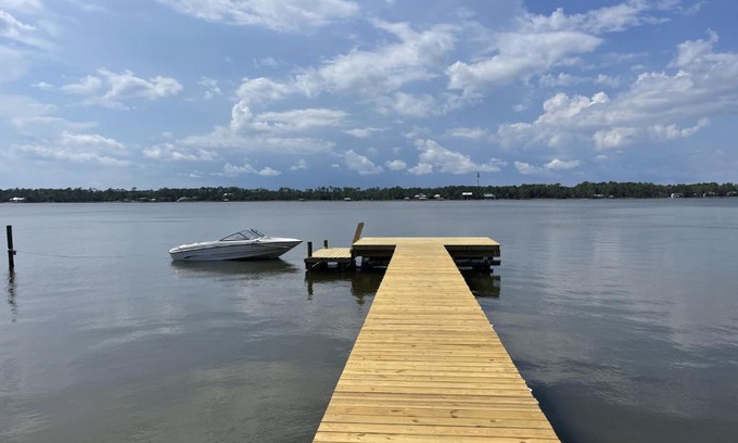 Gulf Shores House | Pet Friendly Waterfront Andrews Cottage