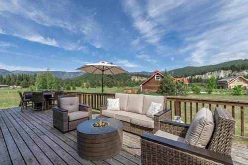 Plain House | Peterson Acres by NW Comfy Cabins