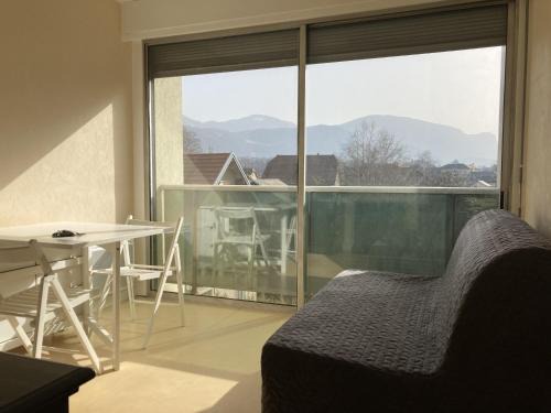 Aix-les-Bains Apartment | petit studio vue montagne
