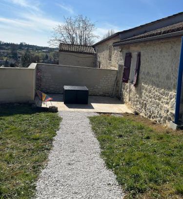 Lavardac House | Petite maison en pierre au calme