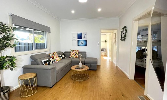 Rosebud House | Pets Friendly Beachside Paradise House Rosebud