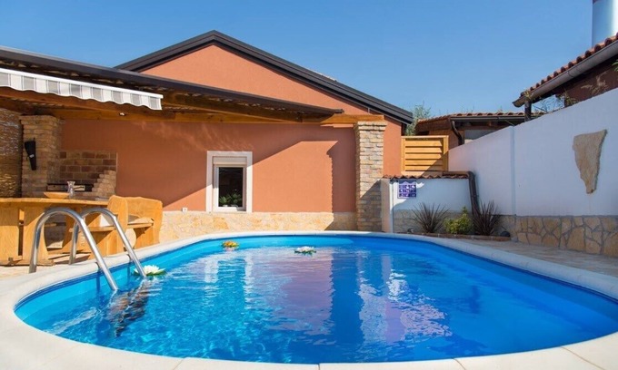 Cancini House | Pets friendly Holiday House Danny with Pool