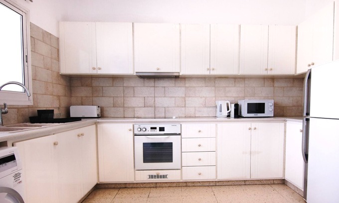 Limassol Apartment | Phaedrus Living: Modern City View Flat Nafi