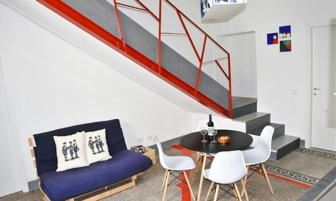 Colle di Val d'Elsa Apartment | Piazza Arnolfo 1932
