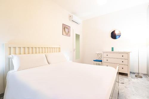 Chinatown Apartment | Piazza Gramsci Amazing Apartment with Balcony - Top Collection