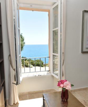 Antibes Old Town Villa | PICASSO by the sea Luxurious design house sea view old Antibes for 6