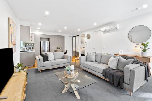 Geelong Apartment | Pier Point 404- Luxe on Geelong Waterfront, 2 BDRM