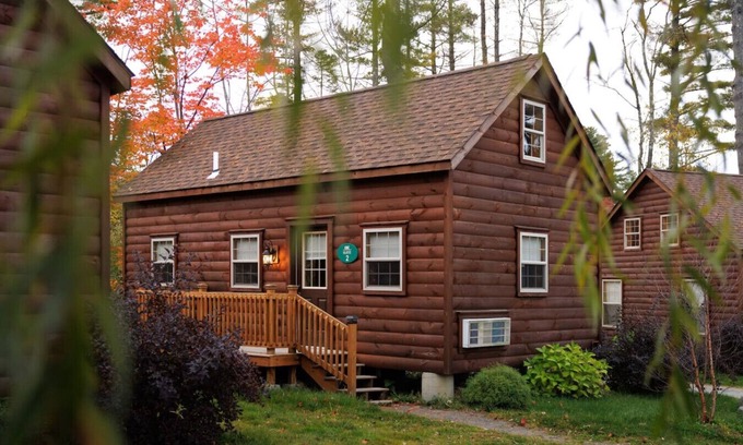Bethlehem Cabin | Pine Cabin: Waterfront Log Cabin Hideaway