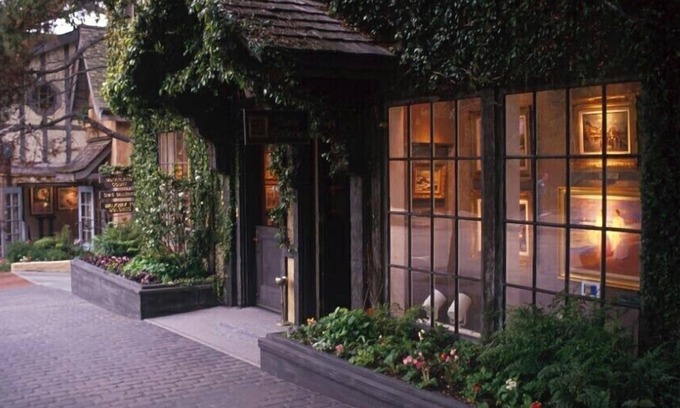Golden Rectangle Hotel | Pine Inn
