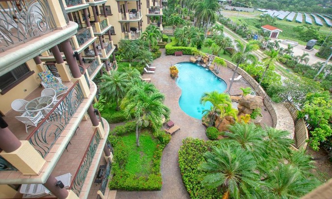 French Harbour Apartment | Pineapple Villa 142 condo
