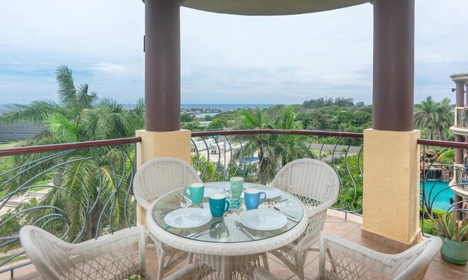 French Harbour Apartment | Pineapple Villa 442 condo