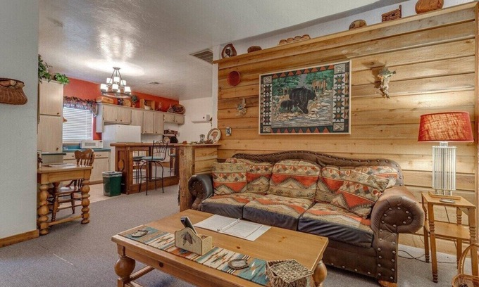 Norman Apartment | Pinecone at Whispering Pines Inn