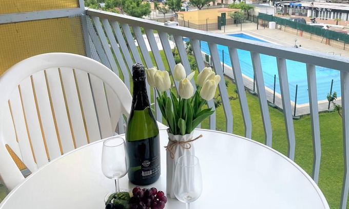 La Pineda Apartment | Pineda 3, heated, swimming pool and 130m from the beach.