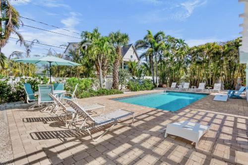 Anna Maria House | Pink Palm Bungalow