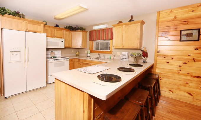 Pigeon Forge Ski Chalet | Pinnacle View 7C - Three Bedroom Chalet